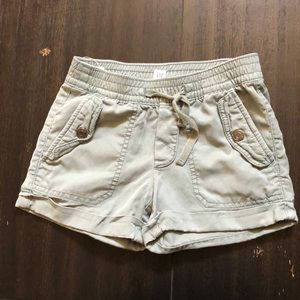 Girls cargo green shorts